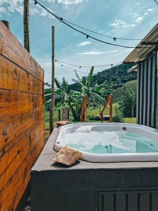 Casa Container Com Spa E Linda Vista Para A Serra Da Mantiqueira Villa Bueno Brandão Екстериор снимка